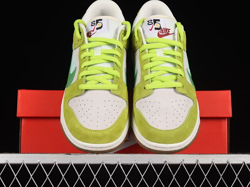 All categories Nk SB Dunk Series Nk SB Dunk Low low-top sneakers Nk SB Dunk Low "85" Green Apple Smiley SB low-top sports and leisure sneakers DO9457-122